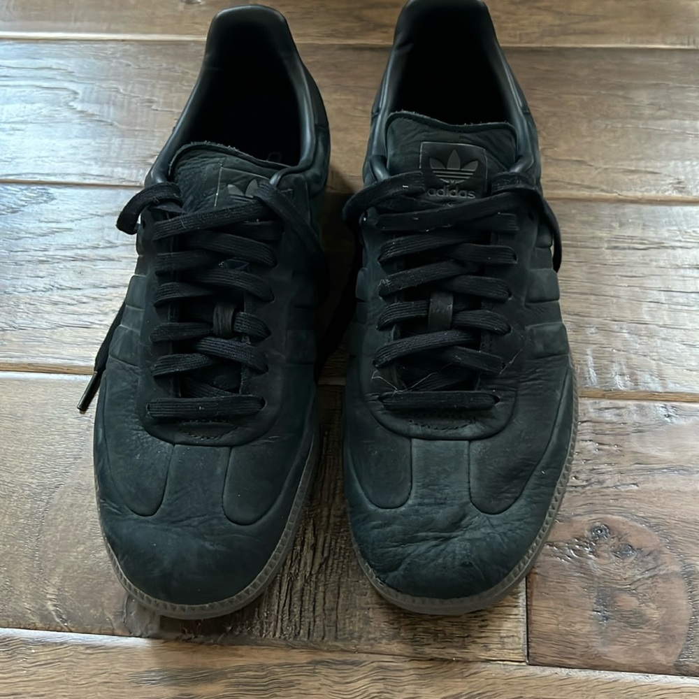 Men’s adidas samba OG black in size 10.
